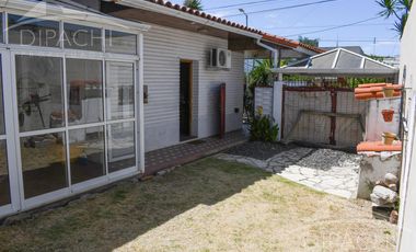 CASA 3 AMBIENTES CON COCHERA