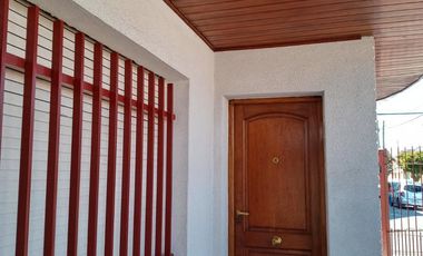 CASA 3 AMBIENTES CON COCHERA