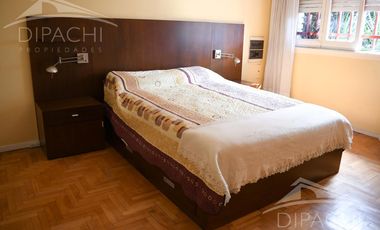 CASA 3 AMBIENTES CON COCHERA