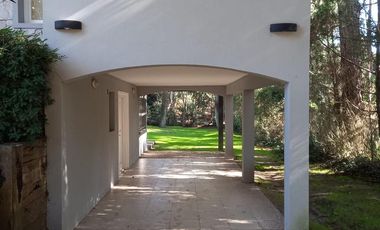 Cod 289  Alquiler y Venta USD 410.000.- Reinamora e/ Caoba y Cerezo