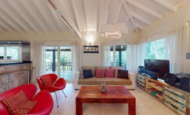 Cod 289  Alquiler y Venta USD 410.000.- Reinamora e/ Caoba y Cerezo