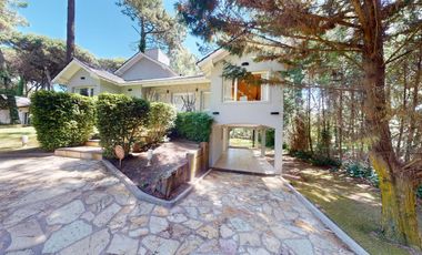 Cod 289  Alquiler y Venta USD 410.000.- Reinamora e/ Caoba y Cerezo