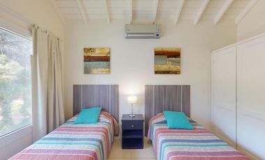 Cod 289  Alquiler y Venta USD 410.000.- Reinamora e/ Caoba y Cerezo