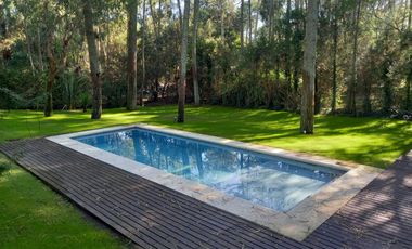 Cod 289  Alquiler y Venta USD 410.000.- Reinamora e/ Caoba y Cerezo