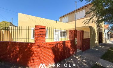 Local + 2 departamentos de 3 ambientes. Venta en BLOCK. Barrio San Carlos