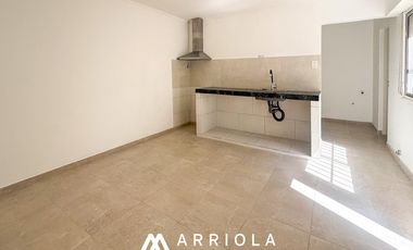 Local + 2 departamentos de 3 ambientes. Venta en BLOCK. Barrio San Carlos