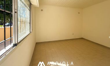 Local + 2 departamentos de 3 ambientes. Venta en BLOCK. Barrio San Carlos