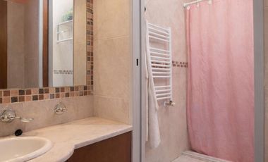 Local + 2 departamentos de 3 ambientes. Venta en BLOCK. Barrio San Carlos