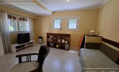 Casa con escritura en Barrio San Juan. Lote esquina verde. Hudson. Berazategui