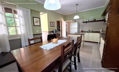 Casa con escritura en Barrio San Juan. Lote esquina verde. Hudson. Berazategui
