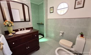 Casa con escritura en Barrio San Juan. Lote esquina verde. Hudson. Berazategui