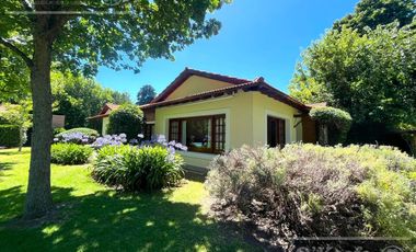 Casa con escritura en Barrio San Juan. Lote esquina verde. Hudson. Berazategui