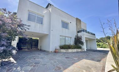 Chalet con pileta en Sierra de los Padres