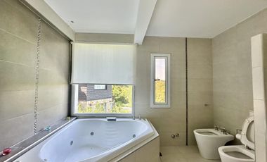 Chalet con pileta en Sierra de los Padres