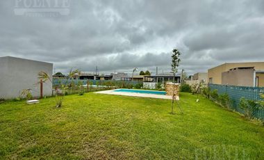 Casa en Laguna Azul II a Metros del Ingreso
