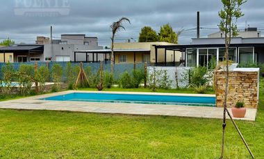 Casa en Laguna Azul II a Metros del Ingreso