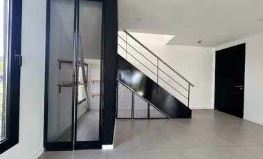 VENTA y ALQUILER casa al lago en barrio Vistas, Puertos (3 dormitorios, dependencia, pileta)