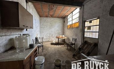 Galpón sobre lote de 394m2