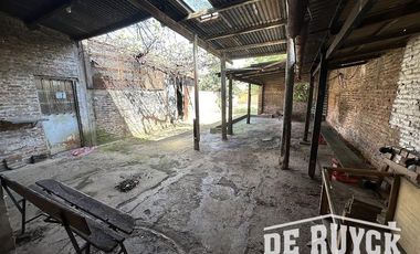 Galpón sobre lote de 394m2