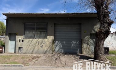 Galpón sobre lote de 394m2