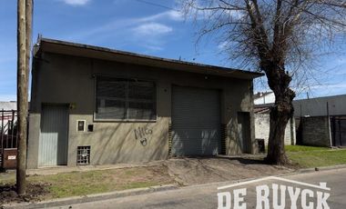 Galpón sobre lote de 394m2