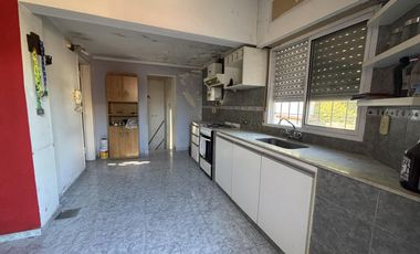 Casa en Venta en Barrio Matheu con Cochera