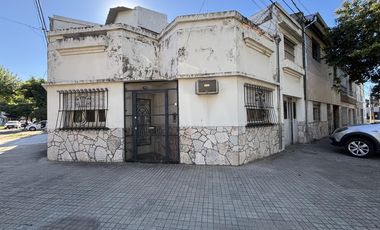 Casa en Venta en Barrio Matheu con Cochera