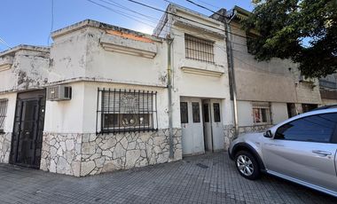 Casa en Venta en Barrio Matheu con Cochera