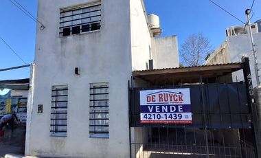 Duplex 3 ambientes, Berazategui, próximo a Avenida Milazzo y Estación Sourigues