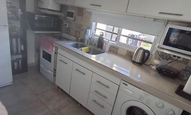 Duplex 3 ambientes, Berazategui, próximo a Avenida Milazzo y Estación Sourigues