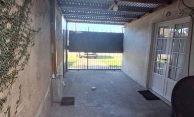 Duplex 3 ambientes, Berazategui, próximo a Avenida Milazzo y Estación Sourigues