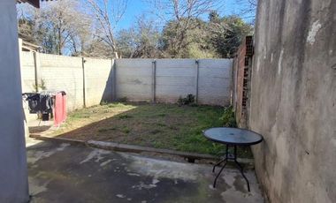 Duplex 3 ambientes, Berazategui, próximo a Avenida Milazzo y Estación Sourigues