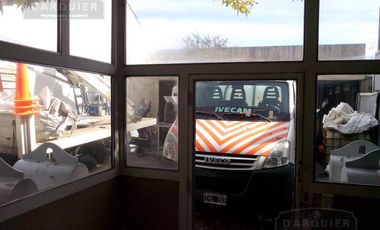 LOTE CON OFICINA EN EXCELENTE UBICACION