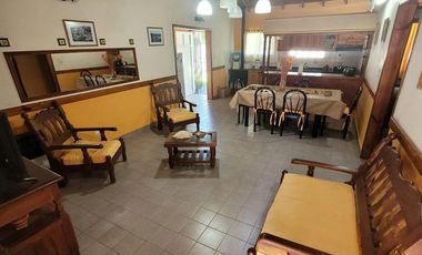 Una hermosa y confortable casa  sobre Av.Principal   Local!!