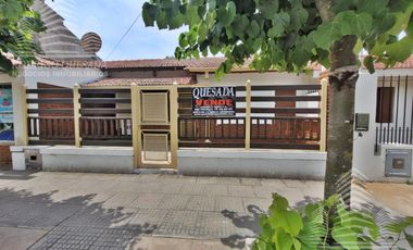 Una hermosa y confortable casa  sobre Av.Principal   Local!!