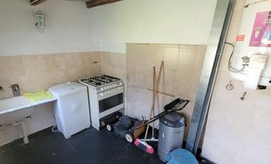 Una hermosa y confortable casa  sobre Av.Principal   Local!!