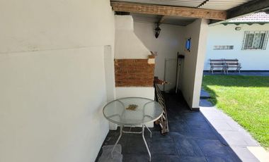 Una hermosa y confortable casa  sobre Av.Principal   Local!!