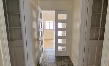 Se arrienda casa en Carmen con Matta Stgo Centro.