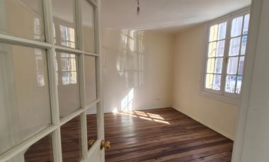 Se arrienda casa en Carmen con Matta Stgo Centro.