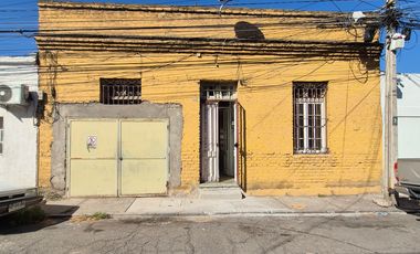 Se arrienda casa en Carmen con Matta Stgo Centro.