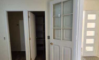 Se arrienda casa en Carmen con Matta Stgo Centro.