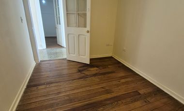 Se arrienda casa en Carmen con Matta Stgo Centro.