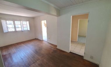 Amplia casa Uso Residencial-Comercial