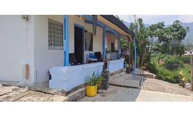 VENDO LOTE CON 2 PROPIEDADES CONSTRUIDAS EN SABANETA VEREDA LAS BRISAS