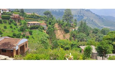 VENDO LOTE CON 2 PROPIEDADES CONSTRUIDAS EN SABANETA VEREDA LAS BRISAS