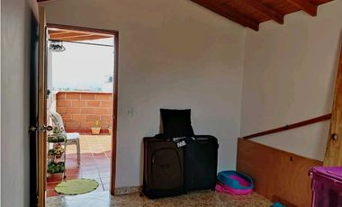 VENDO CASA DUPLEX 3 Y 4 PISO BARRIO MESA ENVIGADO TERMINA EN TERRAZA