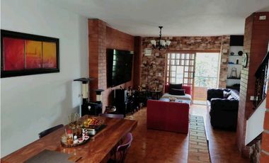 VENDO CASA DUPLEX 3 Y 4 PISO BARRIO MESA ENVIGADO TERMINA EN TERRAZA