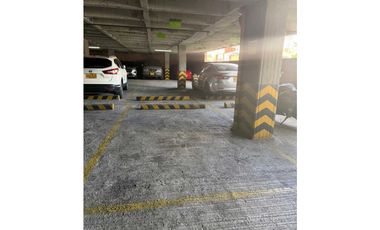 PARQUEADERO EN VENTA CENTRO DE MEDELLIN EN EDIFICIO RESIDENCIAL