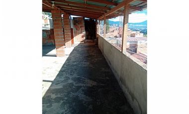 APARTAMENTO EN VENTA  MANRIQUE ORIENTAL 2 PISO CON TERRAZA
