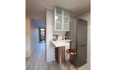 Casa remodelada con vigas a la vista en La Reina